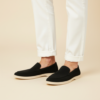 Zwarte loafer on model